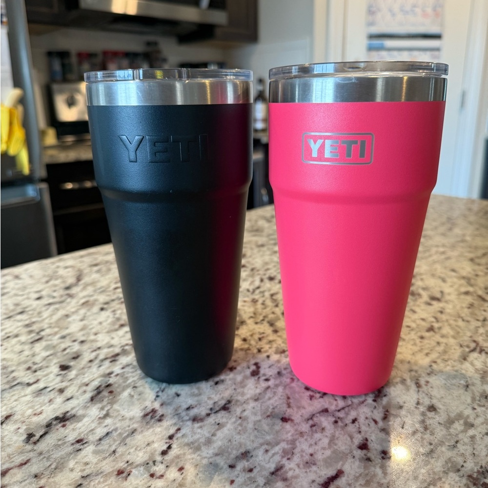2 Yeti 26oz set of black and pink cups